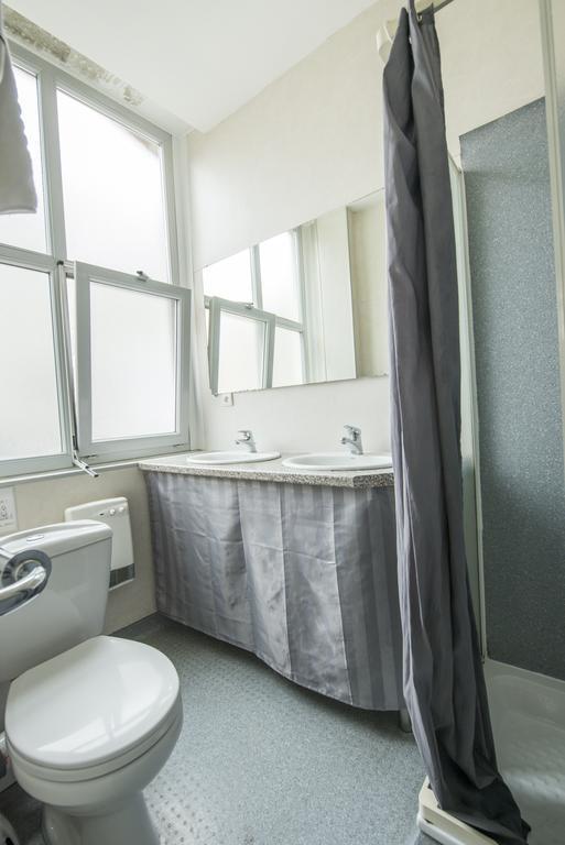 Gite D'Etape Des Capucins Le Puy-en-Velay Habitación foto