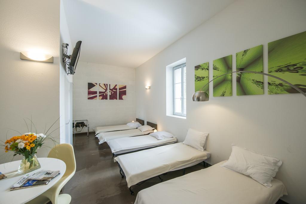 Gite D'Etape Des Capucins Le Puy-en-Velay Habitación foto